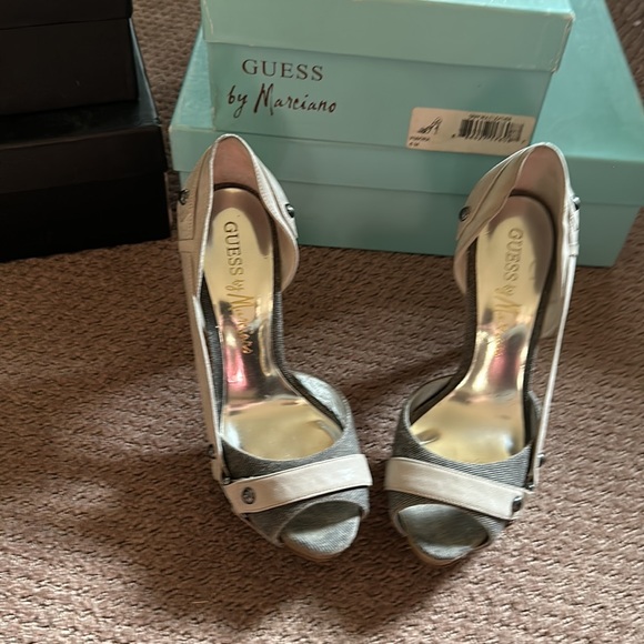 Marciano grey corduroy / suede peep toe platform heel sandals sz 6 - Picture 2 of 8